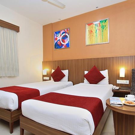 ลา ซารา คอมฟอร์ต Hotel บังกาลอร์ ภายนอก รูปภาพ
