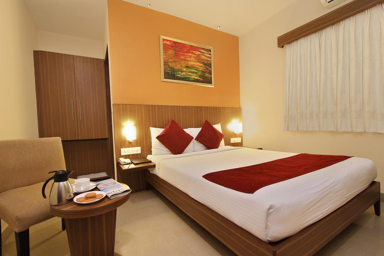 ลา ซารา คอมฟอร์ต Hotel บังกาลอร์ ภายนอก รูปภาพ