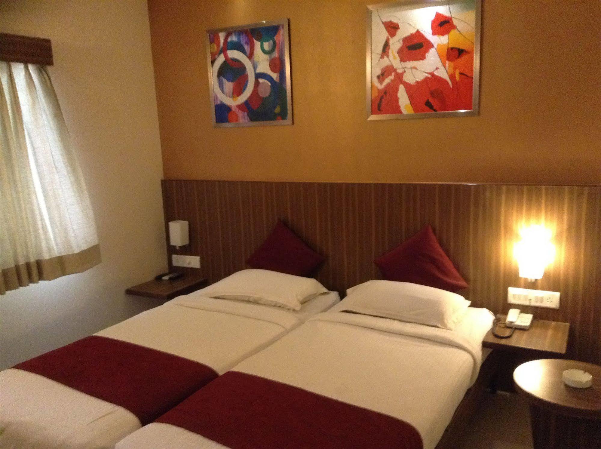 ลา ซารา คอมฟอร์ต Hotel บังกาลอร์ ภายนอก รูปภาพ