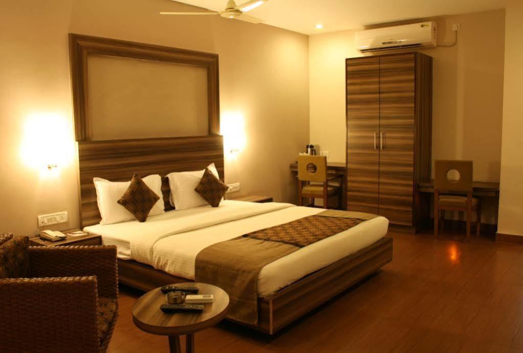 ลา ซารา คอมฟอร์ต Hotel บังกาลอร์ ภายนอก รูปภาพ