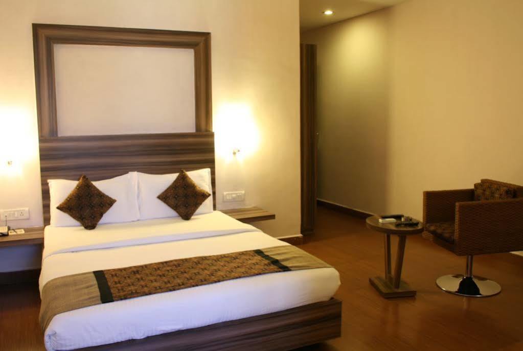 ลา ซารา คอมฟอร์ต Hotel บังกาลอร์ ภายนอก รูปภาพ