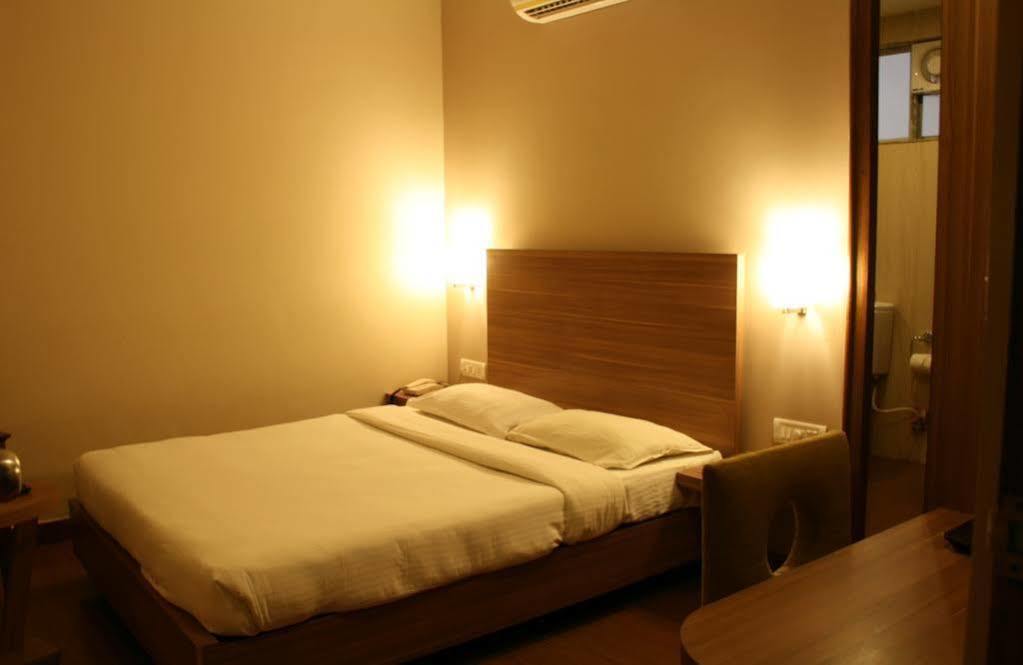 ลา ซารา คอมฟอร์ต Hotel บังกาลอร์ ภายนอก รูปภาพ