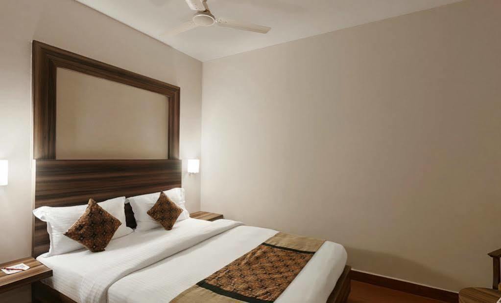 ลา ซารา คอมฟอร์ต Hotel บังกาลอร์ ภายนอก รูปภาพ